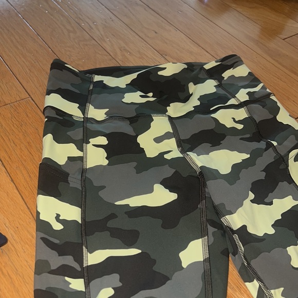 LuluLemon Leggings in perfect condition! - Picture 3 of 3